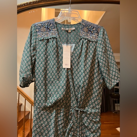 **SOLD** Veronica Beard Mariposa Dress
Size 6 - Sea glass Color Multi - Picture 11 of 11